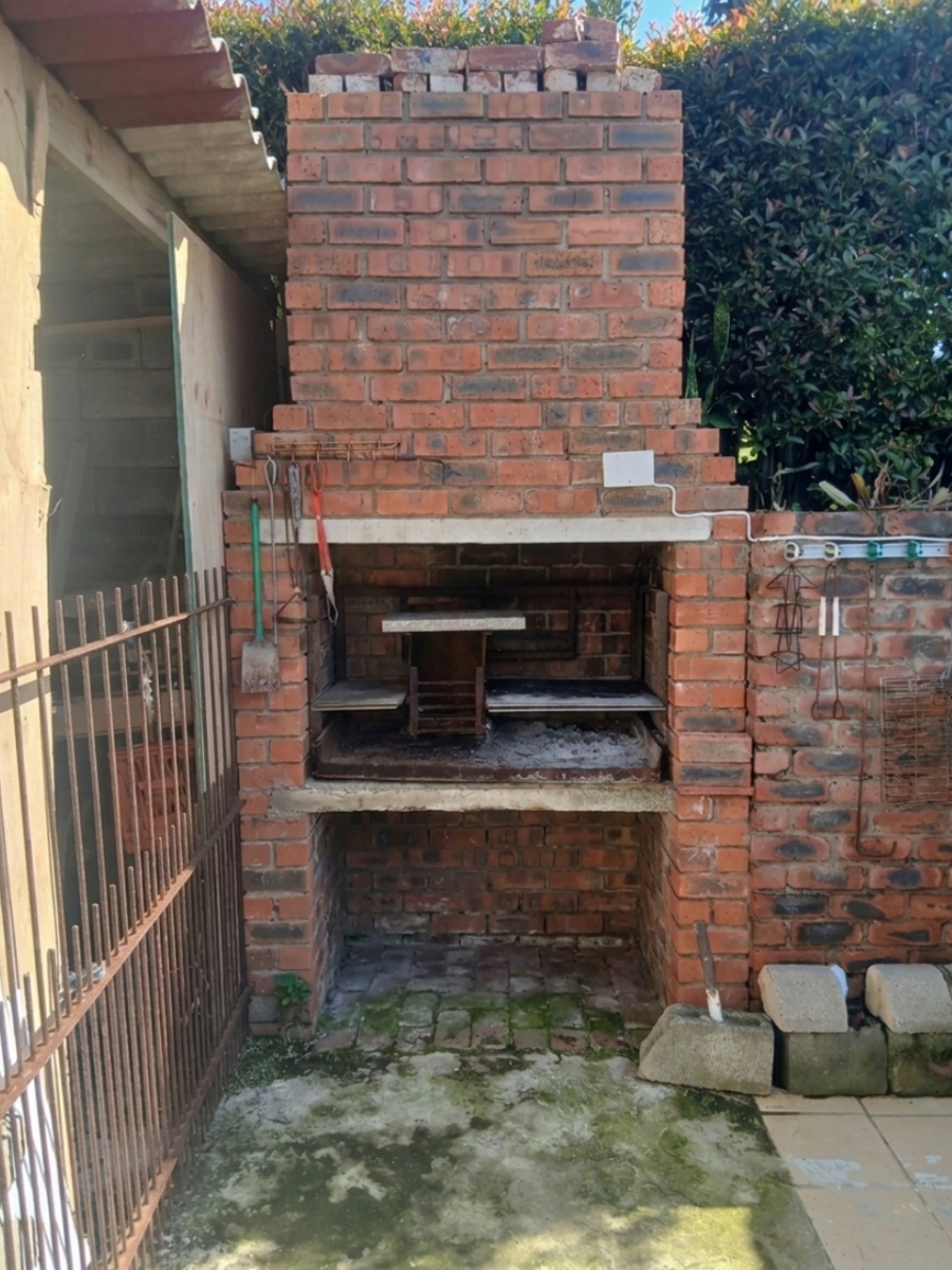 5 Bedroom Property for Sale in Queensberry Bay Eastern Cape